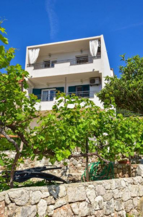 Apartments with a parking space Igrane, Makarska - 16878